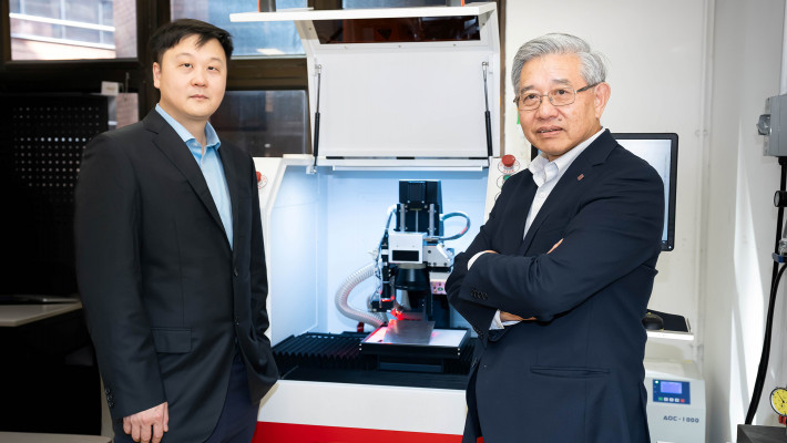 A research team led by Prof. Man Hau-chung (right) and Prof. Wen Xiewen (left) has developed “IntraSpect™”, a third-generation intelligent in-situ laser melt pool monitoring technology that marks a breakthrough in high-end precision manufacturing.