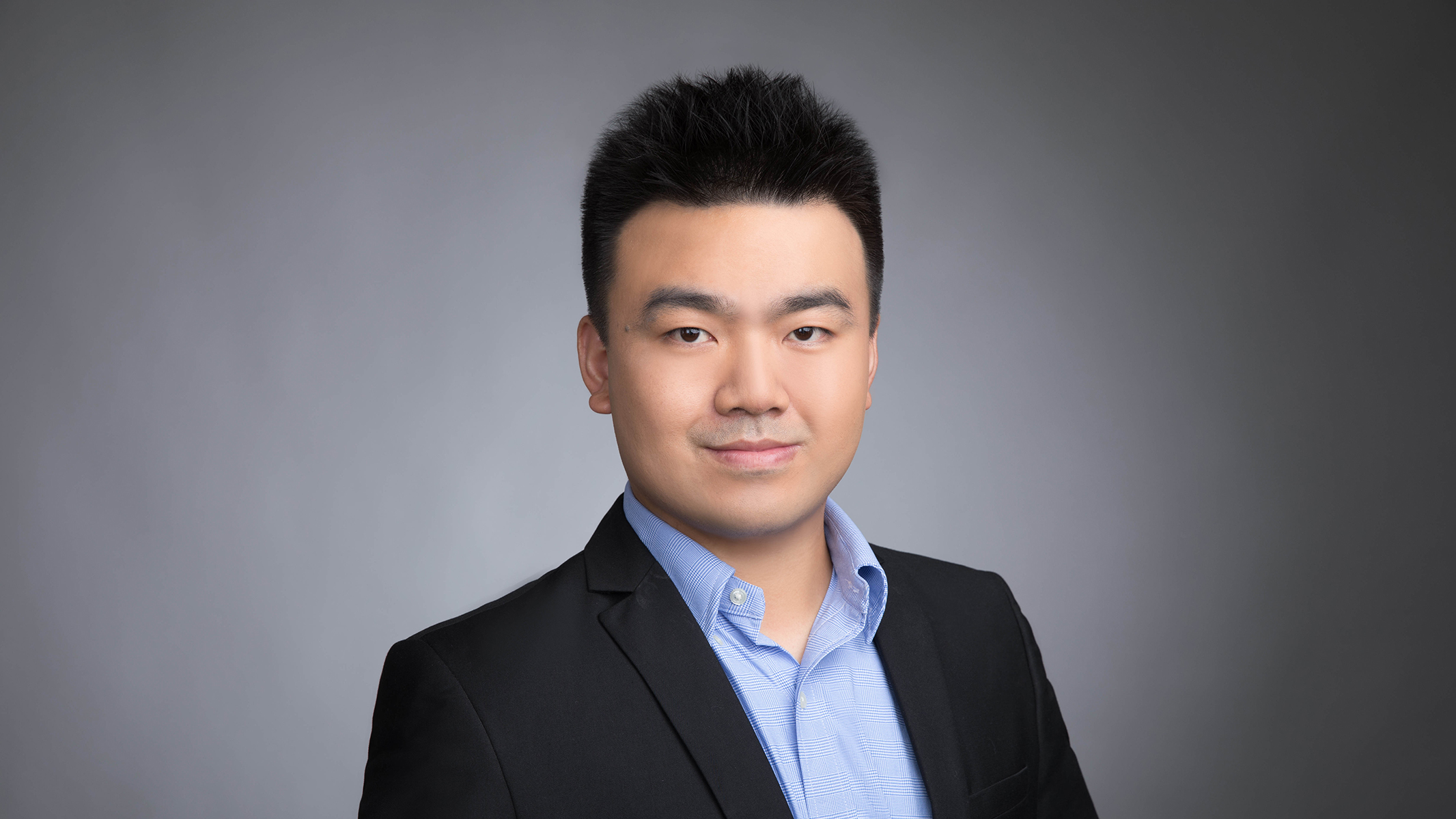 Professor Shou Dahua, Limin Endowed Young Scholar in Advanced Textiles Technologies, Associate Professor of the School of Fashion and Textiles