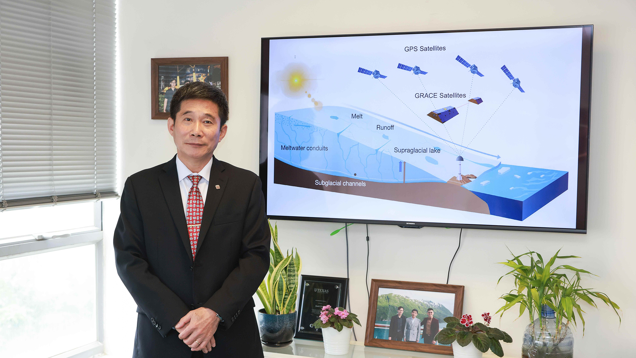 Professor Chen Jianli, Chair Professor of Space Geodesy and Earth Sciences of the Department of Land Surveying and Geo-Informatics