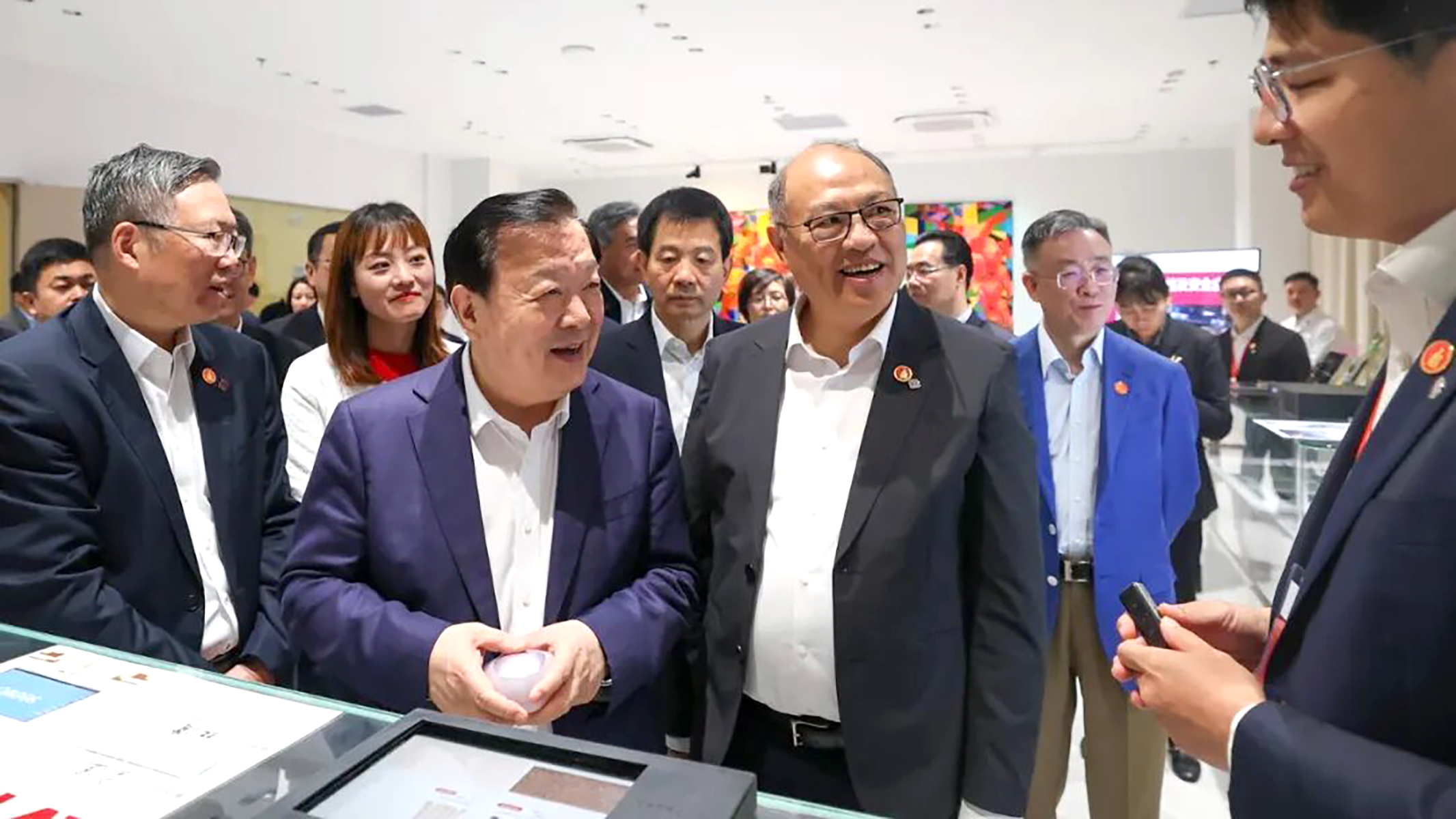 Accompanied by Dr Lam (2nd right) and Prof. Teng (1st left), Mr Xia Baolong (centre) visited PolyU-Daya Bay Technology and Innovation Research Institute during his research tour in a few cities within GBA.