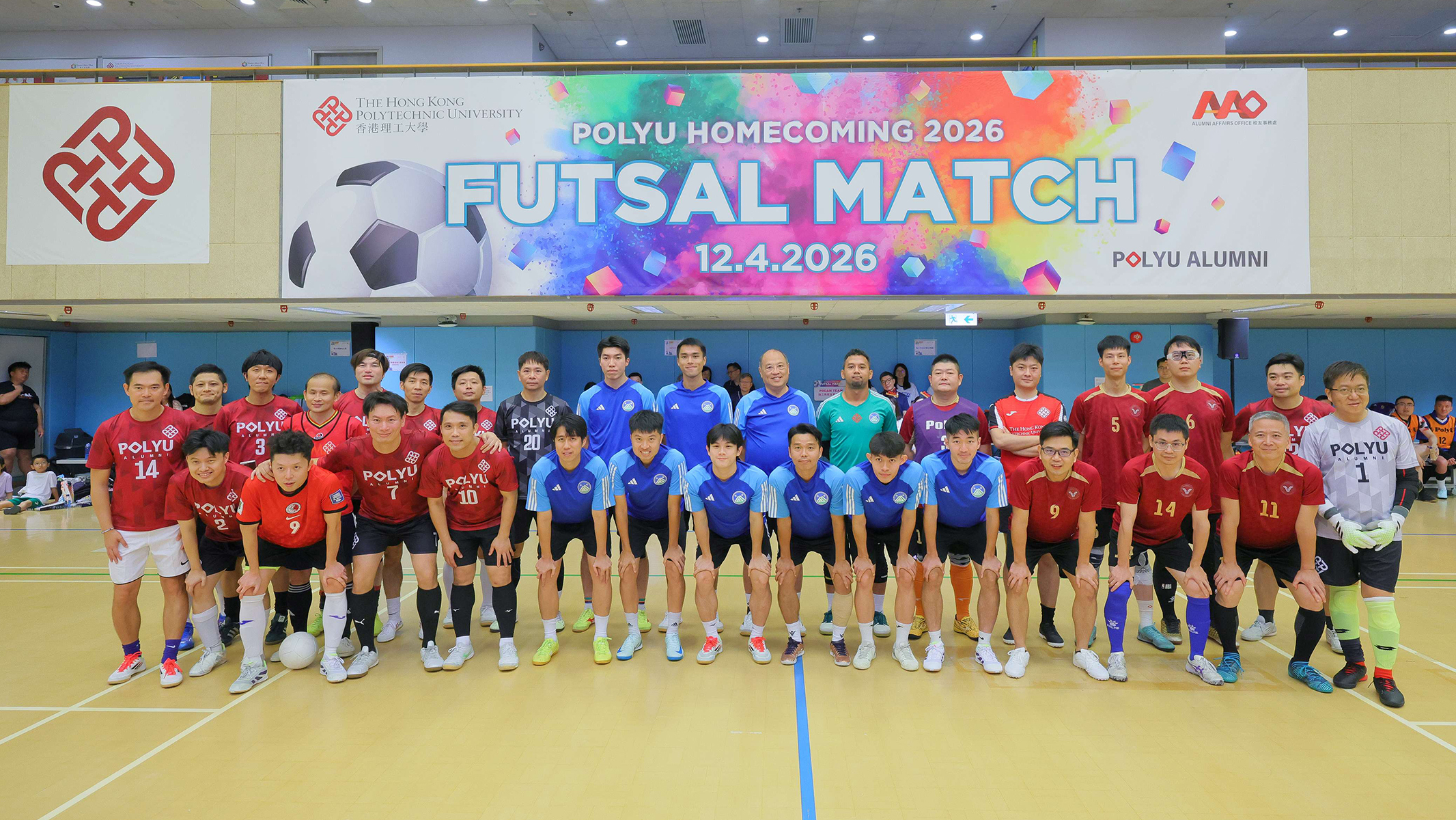 Dr Lam led the Fei Yang Alumni Team onto the pitch for a friendly futsal match against the PolyU Pearl River Delta Alumni Network Team and the winning team.