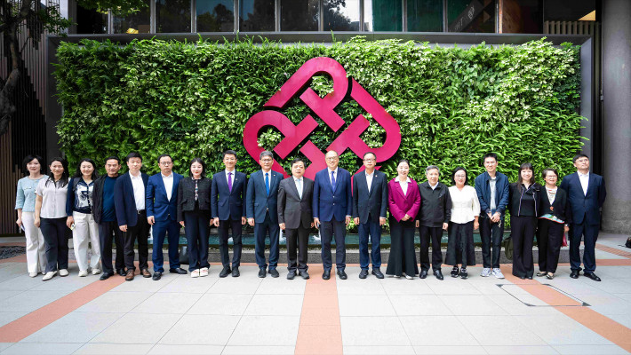 Mr Nan Cunhui (centre) led a delegation to PolyU. PolyU representatives including Dr Lam Tai-fai, Council Chairman (9th from right); Prof. Christopher Chao, Senior Vice President (Research and Innovation) (9th from left); and senior management members received the delegation.