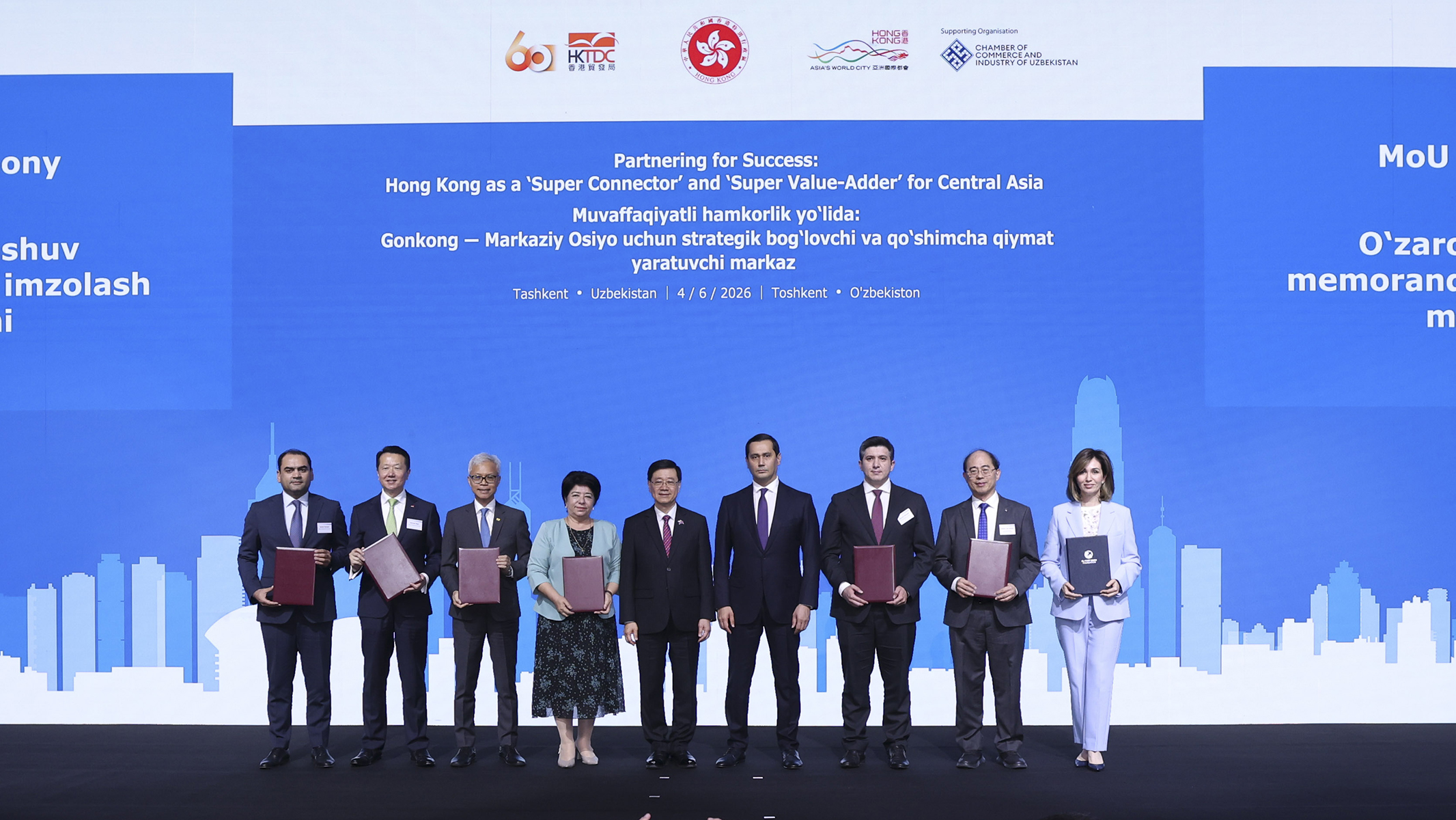 Witnessed by Mr John Lee (centre) and Mr Sardor Umurzakov, Advisor to the President of Uzbekistan on Strategic Development (4th from right), Prof. Wing-tak Wong (2nd from right) exchanged MoUs with Dr Bahodir Ahmedov Bobomurodovich, Rector of NewUU (3rd from right), and Dr Gulnoza Ismailova, Executive Director of “El-Yurt Umidi” Foundation (1st from right), during the visit to Uzbekistan.