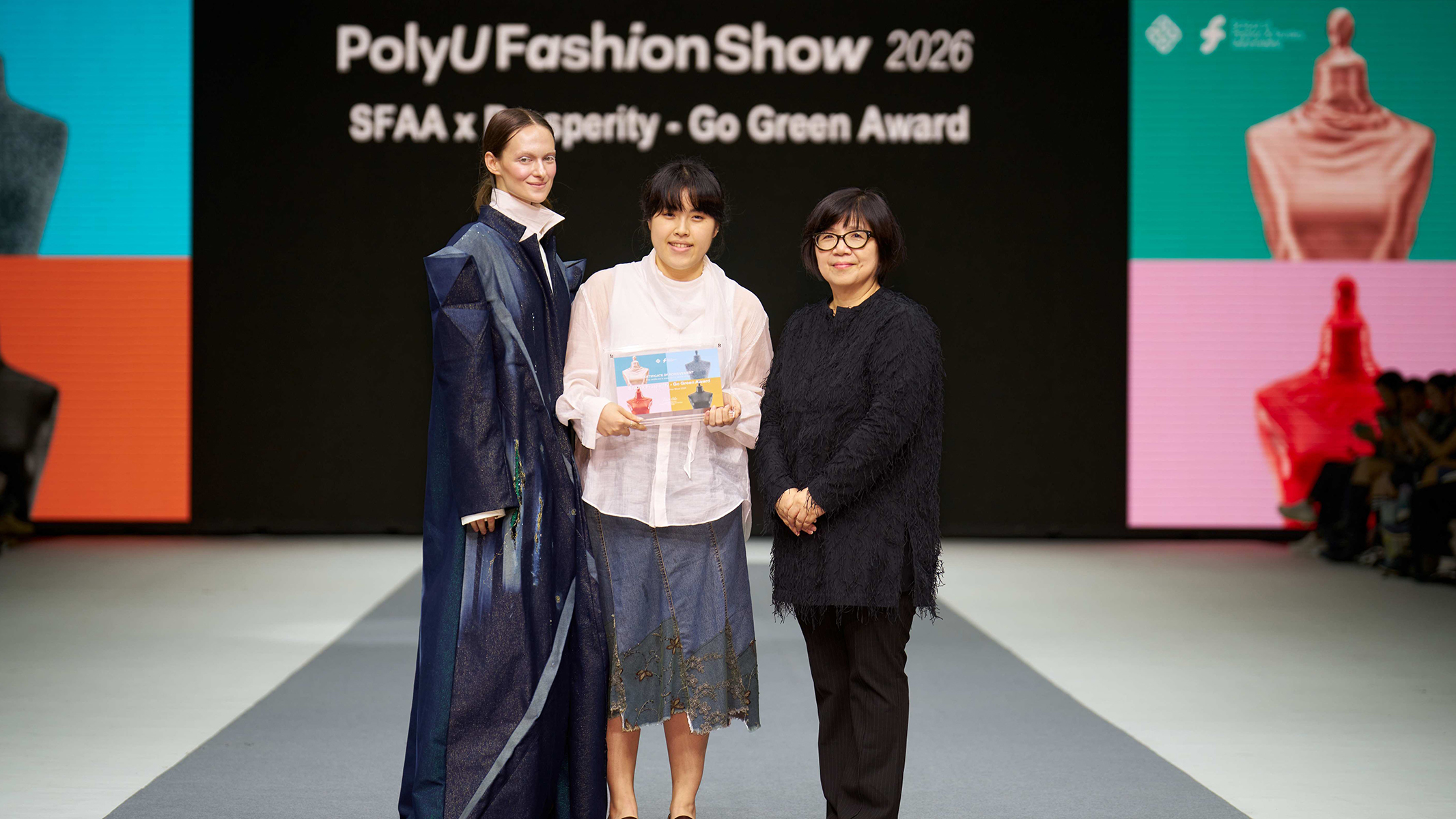 The SFAA x Prosperity Go Green Award was won by Ng Yau-nga, Ann (centre) for the collection themed “Where the Light Begins”.