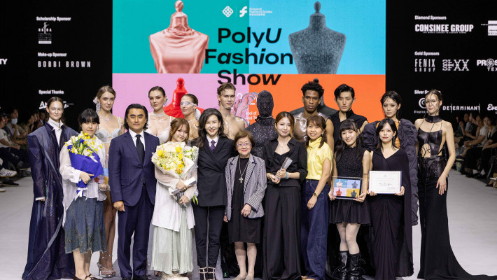 PolyU SFT Dean Prof. Erin Cho (4th from left, front row) and SFT Advisory Committee Chairlady Ms Shirley Chan (centre, front row) gather with key industry representatives, including Consinee Group’s Ms Anne Chow (3rd from right, front row) and HKIAIA Chairman Mr Benson Yau (2nd from left, front row), for a celebratory group photo with the award-winning SFT graduates.