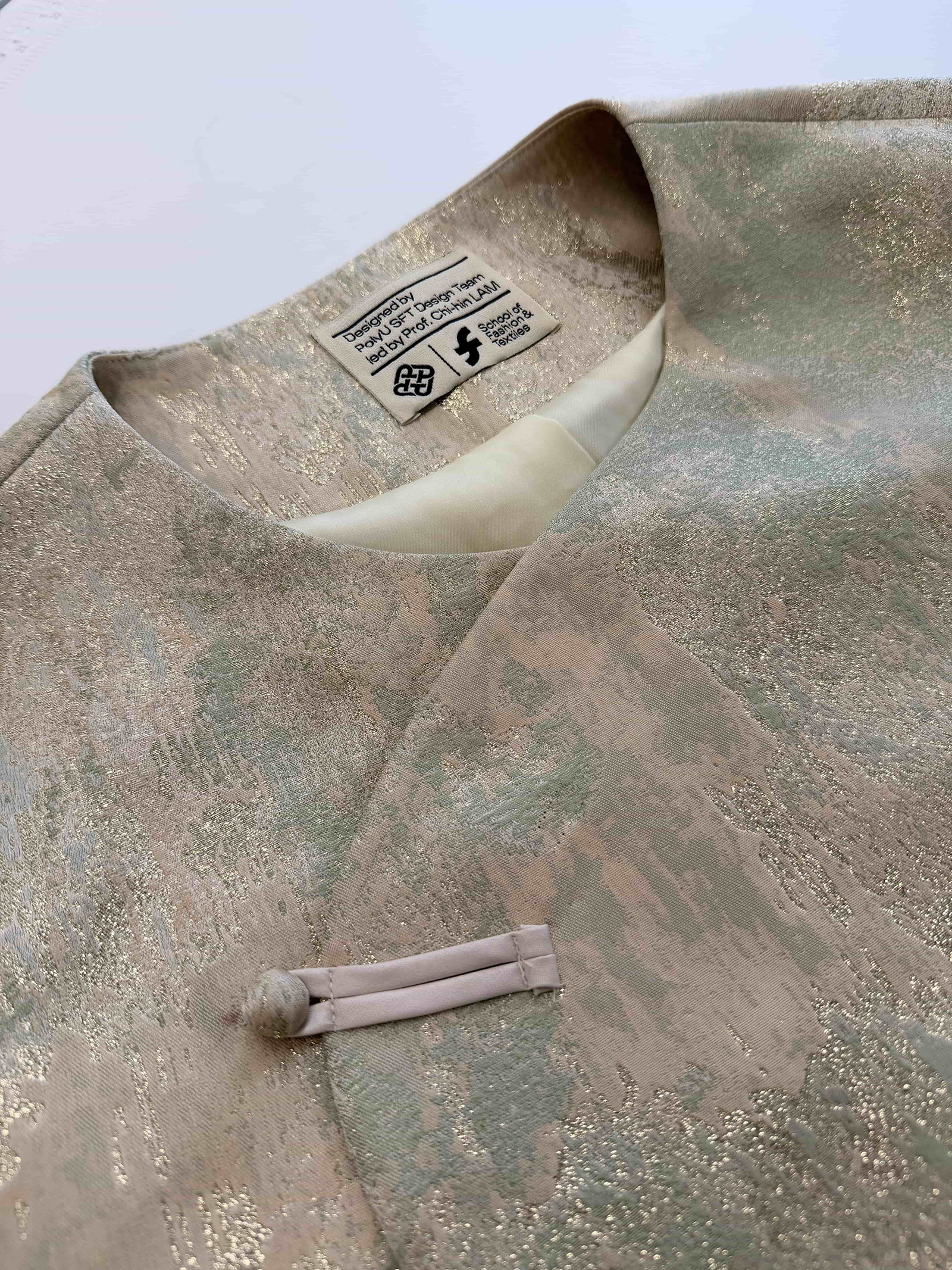 Classic elements such as diagonal-front closures are integrated into modern silhouettes and tailoring.