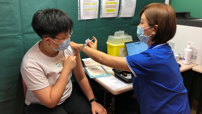 PolyU organised an on-campus COVID-19 vaccination campaign for its students and staff via the outreach vaccination service launched by the Civil Service Bureau of the HKSAR Government.