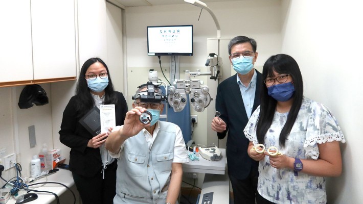Professor George Woo (second from left), Emeritus Professor of Optometry and Senior Advisor, School of Optometry, said many professionals such as nurses and optometrists could share the burdens of doctors and perform preliminary diagnosis.