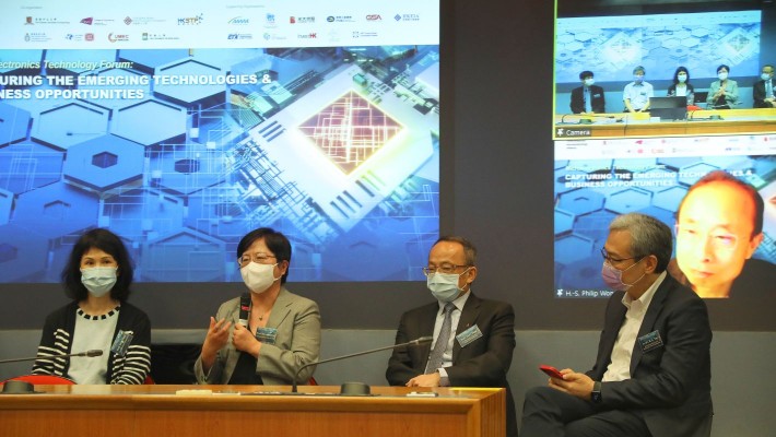 Prof Tao Xiaoming (2nd from left), Chair Professor of Textile Technology and Director of Research Institute for Intelligent Wearable Systems (IWEAR), PolyU, joined a discussion panel at the Microelectronics Technology Forum.