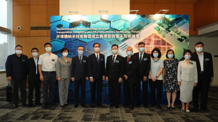 Secretary for Innovation and Technology Mr Alfred Sit Wing-hang (centre) and Prof Philip Chan, Senior Advisor to the President, PolyU (6th from right), attended the inauguration of the Semiconductor Nanotechnology Alliance.