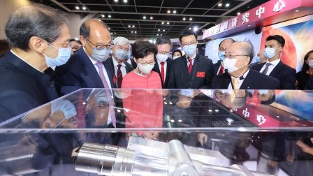 Over 30,000 visitors to lunar soil exhibition featuring PolyU’s role in space programmes