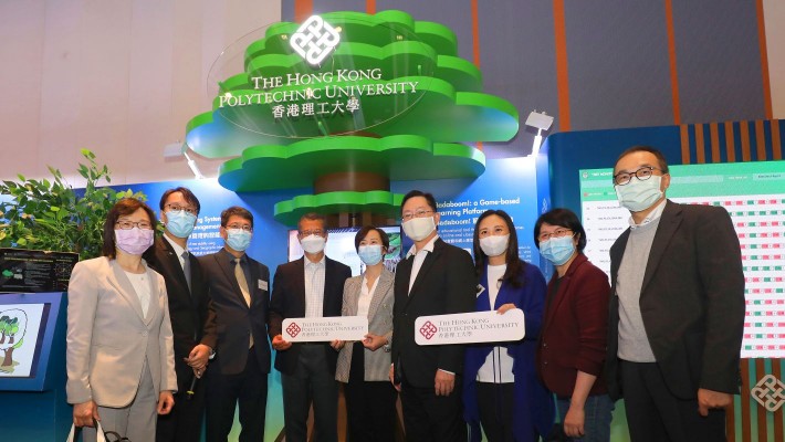 Mr Paul Chan (fourth from left), Financial Secretary of the HKSAR Government, and Mr Alfred Sit (fourth from right), Secretary for Innovation and Technology of the HKSAR Government, together with other VIP guests visited PolyU’s pavilion.  