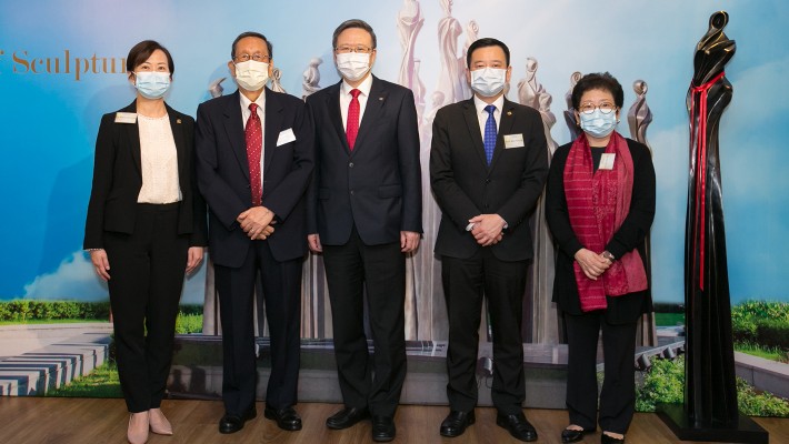 (From left to right) Dr Miranda Lou, Executive Vice President of PolyU, Professor Norman W. M. Ko, renowned sculptor and University Fellow, Professor Jin-Guang Teng, President of PolyU, Professor Ben Young Vice President (Student and International Affairs) of PolyU and Professor Chan Shui-duen, Chairman of The Culture Promotion Committee of PolyU, attended the unveiling ceremony.