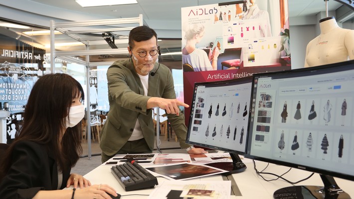 Developed by Prof. Calvin Wong and his team, the Artificial Intelligence-based Interactive Design Assistant for Fashion (AiDF) empowers novices and experts to work with AI for generating ranges of original fashion designs speedily, based on their personal creative inspirations.