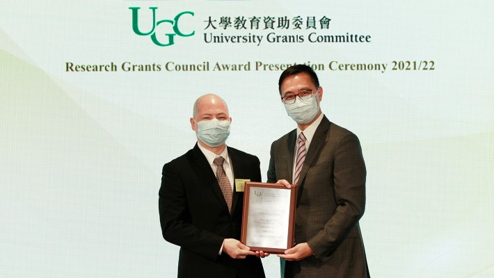 Secretary for Education Mr Kevin Yeung (right) awarded Dr Peng the RGC Research Fellowship