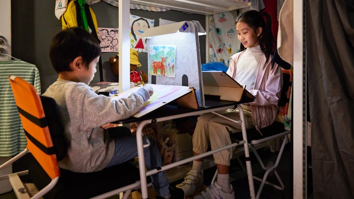 HOME FUND is collaborating with the Jockey Club Design Institute for Social Innovation of PolyU to provide furniture designed to enhance the learning development of children living in sub-divided units.