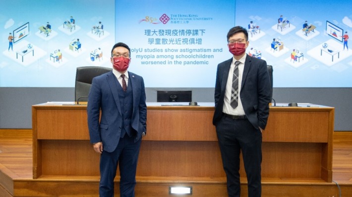 The School of Optometry’s Dr Henry Chan, Associate Professor (left), found that PolyU’s DIMS lens can be effective in slowing myopia progression even during COVID-19 lockdowns. Meanwhile, Dr Jeffrey Leung, Research Assistant Professor of the School, revealed how schoolchildren’s astigmatism worsened after the suspension of face-to-face classes. 