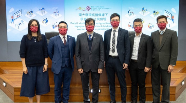 Prof. David Shum, Dean of Faculty of Health and Social Sciences (3rd from left) attended an online press conference on the studies’ findings with members of the two School of Optometry research teams: Dr Kee Chea-su, Associate Professor (1st from right); Dr Henry Chan (2nd from left); Research Assistant Professor Dr Rachel Chun (1st from left); Dr Jeffrey Leung (3rd from right); and Postdoctoral Fellow Dr Choi Kai-yip.