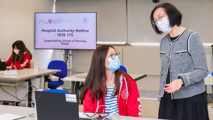 Prof. Sophia Chan, Secretary for Food and Health, visited the Hospital Authority hotline outpost at PolyU and showed her gratitude to students and staff for helping in the fight against the pandemic.