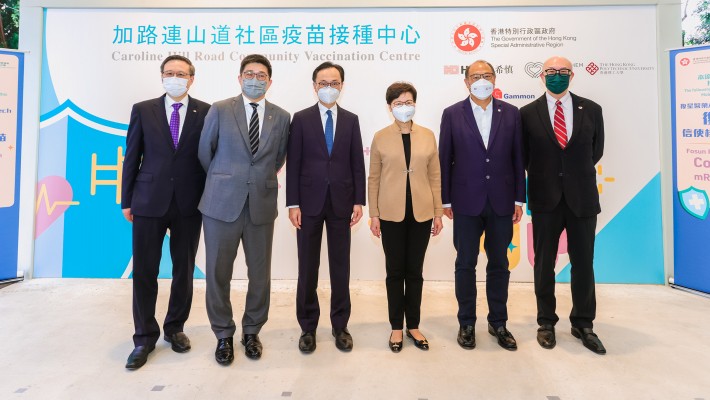 Mrs Carrie Lam Cheng Yuet-ngor, Chief Executive, and Mr Patrick Nip, Secretary for the Civil Service of the HKSAR Government, visited the Caroline Hill Road PCVC today. Present at the visit were PolyU Council Chairman Dr Lam Tai-fai (2nd right), PolyU President Prof. Jin-Guang Teng (1st left), Mr Ricky Lui, Executive Director and Chief Operating Officer of Hysan Development (2nd left) and Mr Donald Choi, Executive Director and CEO of Chinachem Group (1st right).