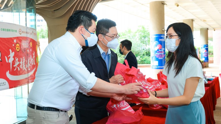 PolyU is grateful to the Youth Anti-Coronavirus Link and other organizers and donors for the COVID-19 supplies to students and staff.