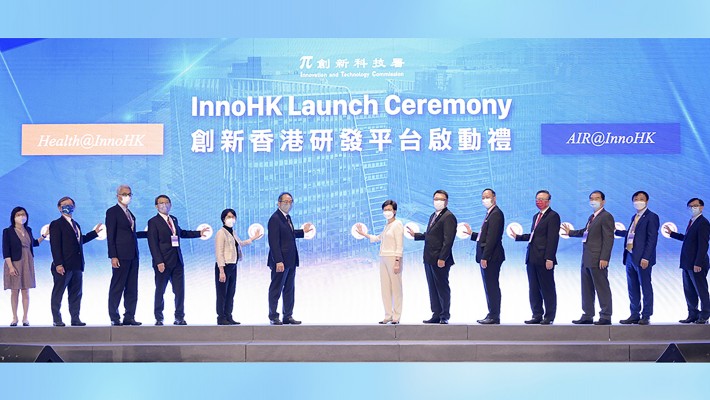 Together with other officiating guests, Mrs Carrie Lam presided over the InnoHK launch and unveiled the InnoHK logo and official website. 