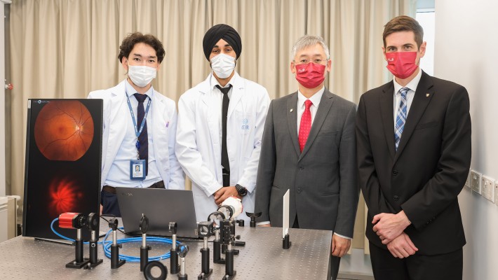 Prof. Ben Thompson (first right) and Prof. Chi-ho To (second right) and the CEVR team showcasing the “Quantum Imaging”.