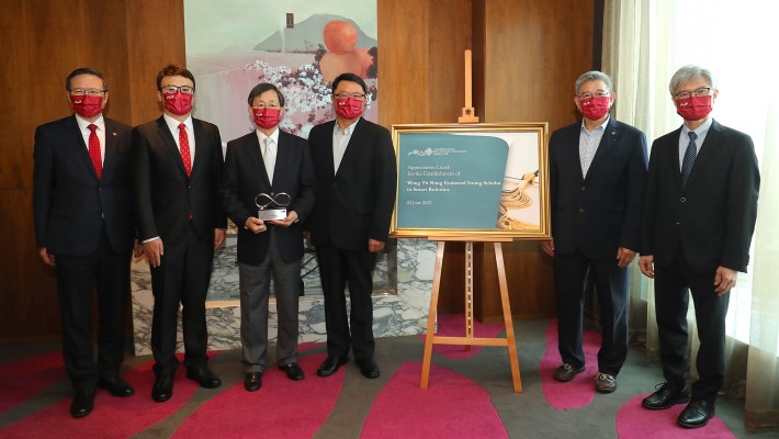 Prof. Jin-Guang Teng (1st from left), PolyU President, hosted an appreciation lunch for Ir Dr Wong Tit-shing (3rd from left) on 22 June 2022. They were joined by Dr Zheng Pai (2nd from left), who has been appointed the Wong Tit Shing Endowed Young Scholar in Smart Robotics; Dr Sunny Chai, Chairman of PolyU Foundation (4th from left); Prof. H.C. Man (2nd from right), Dean of Faculty of Engineering; and Prof. Keith K.C. Chan, Head of Department of Industrial and Systems Engineering.