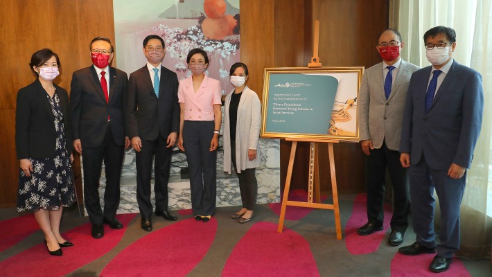 PolyU held an appreciation lunch to express its sincere gratitude for Thetos Foundation’s generous support. Present at the lunch were (from left) Executive Vice President of PolyU Dr Miranda Lou, President of PolyU Prof. Jin-Guang Teng, Chairman of Thetos Foundation Mr Charles To and Mrs To, Thetos Foundation Young Scholar in Social Services Dr Ada Fung, Deputy President and Provost of PolyU Prof. Wing-tak Wong, Dean of the Faculty of Health and Social Sciences Prof. David Shum.