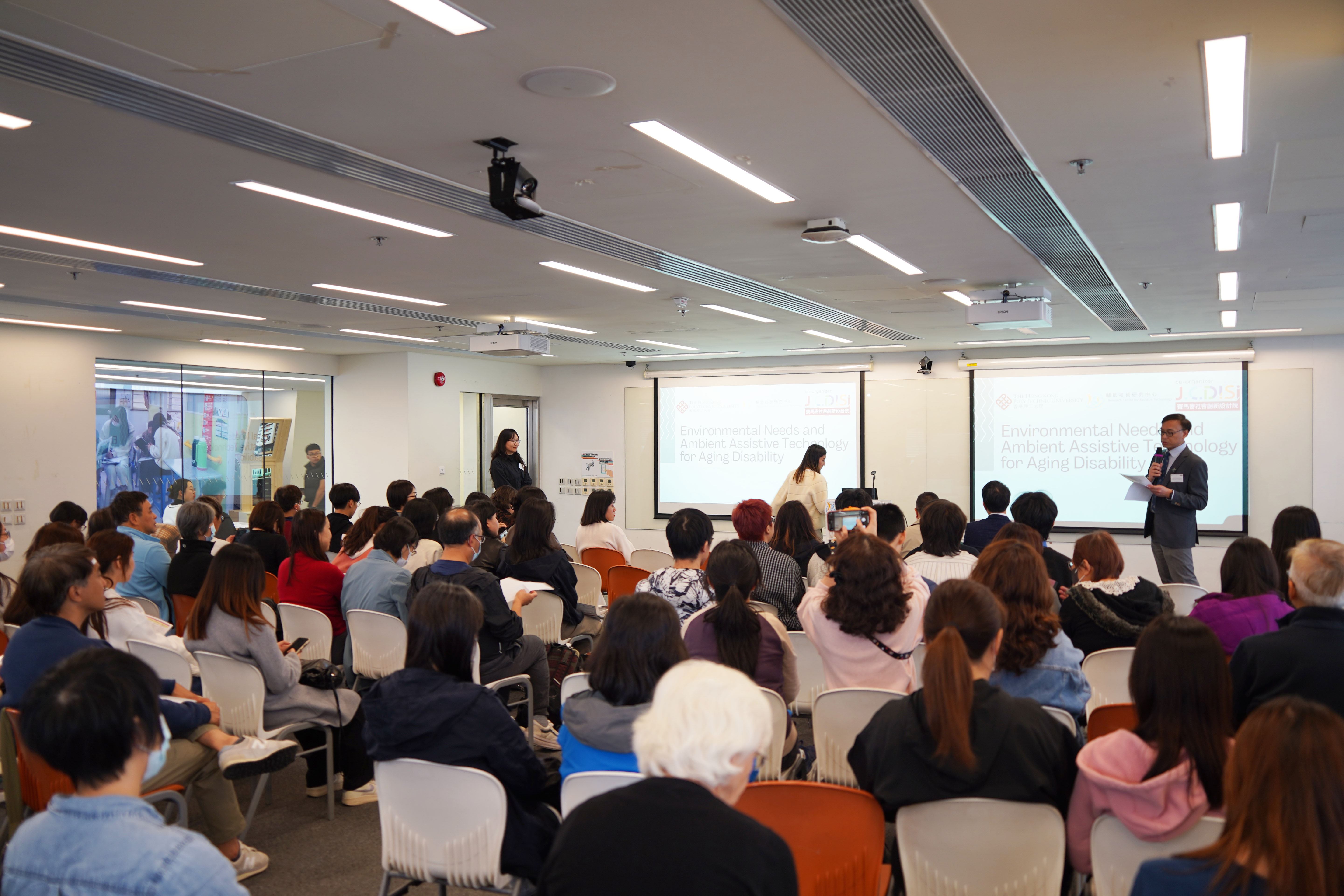 A hundred audience of occupational therapists, physiotherapists, students from School of Design and School of Architecture and Design participated in the seminar.