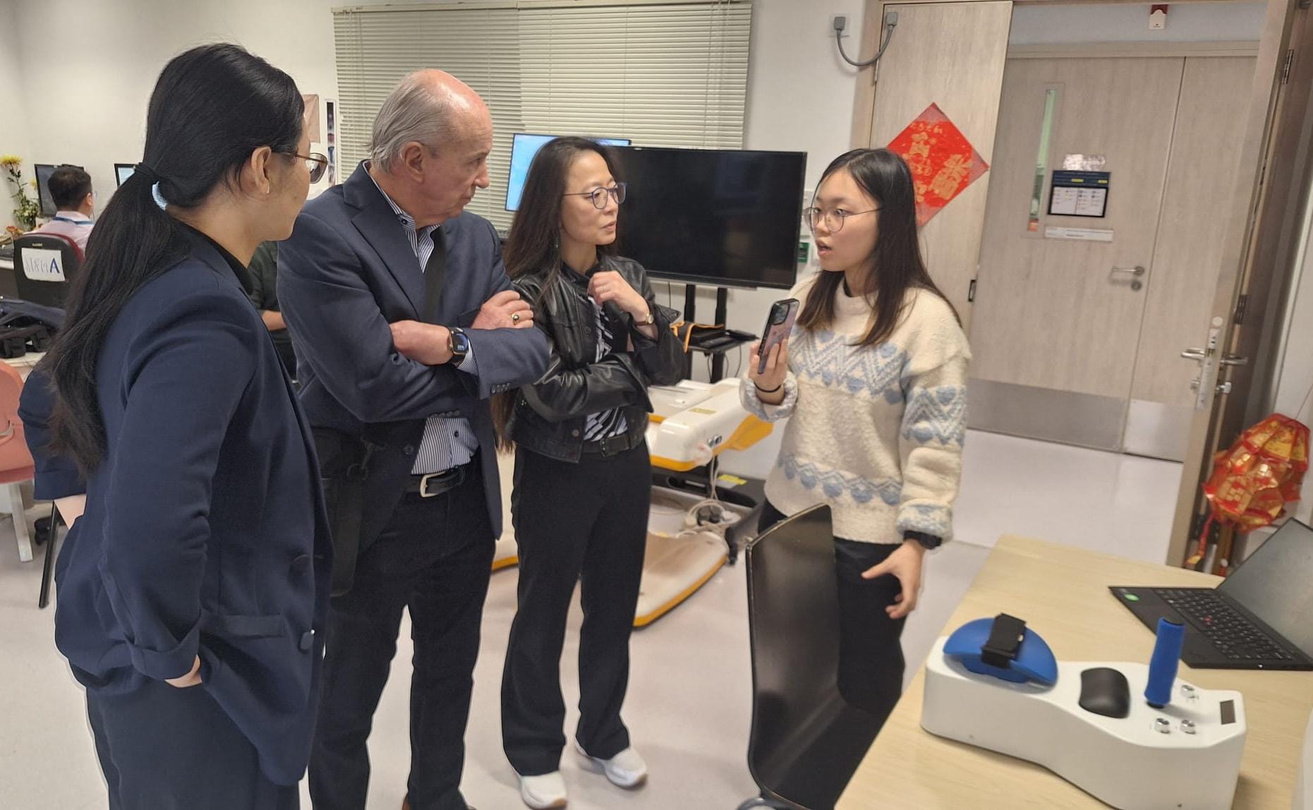 Lab Visit by Prof Caroline Cao and Prof Keith Kelly | Research Centre ...