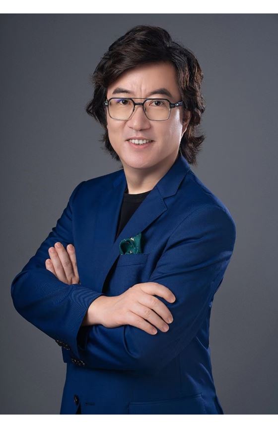 Dr Elton Sun