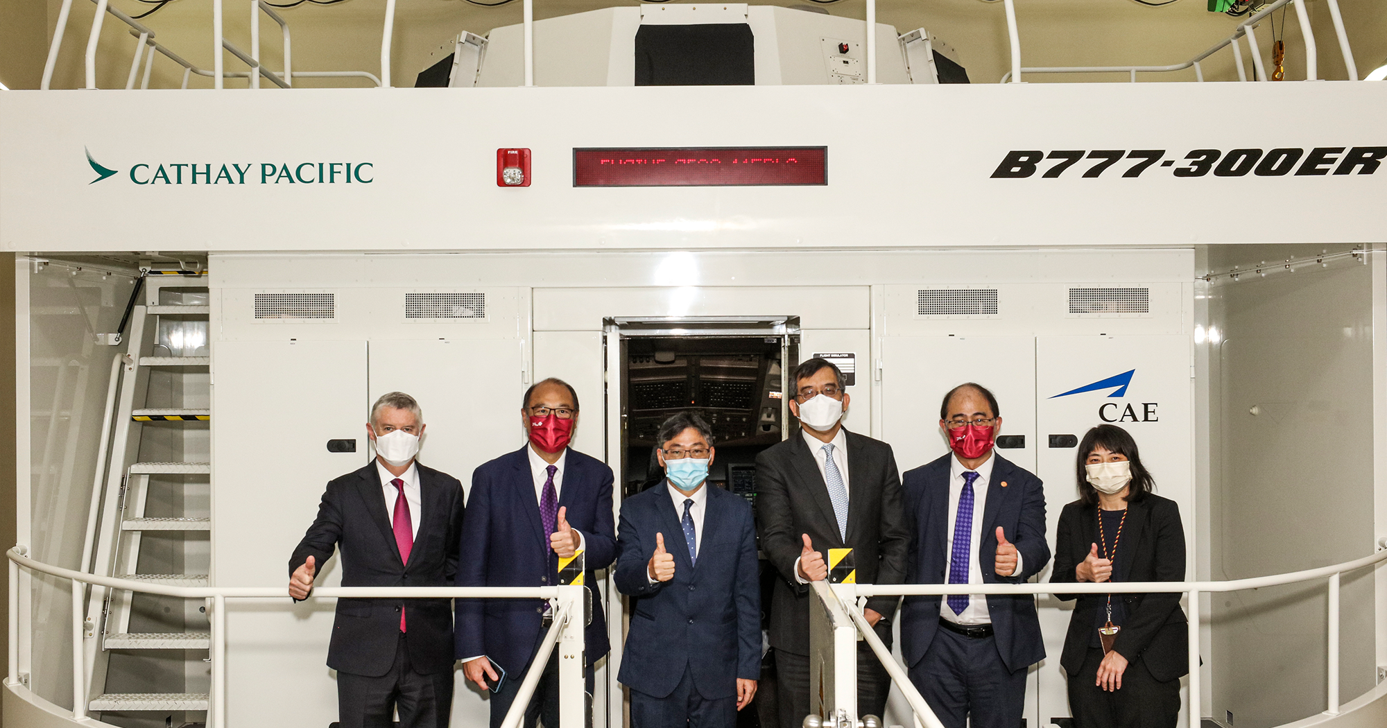 Secretary for Transport and Logistics Mr Lam Sai-hung (third from left) is joined by PolyU Council Chairman Dr Lam Tai-fai (seonc from left) and Cathay Pacific CEO Augustus Tang (third from right). Also photographed are PolyU Deputy President and Provost Prof. Wing-tak Wong (second from right), CAD Assistant Director-General (Flight Standards) Clara Wong (right) and Cathay Pacific Chief Operations and Service Delivery Officer Greg Hughes (left).