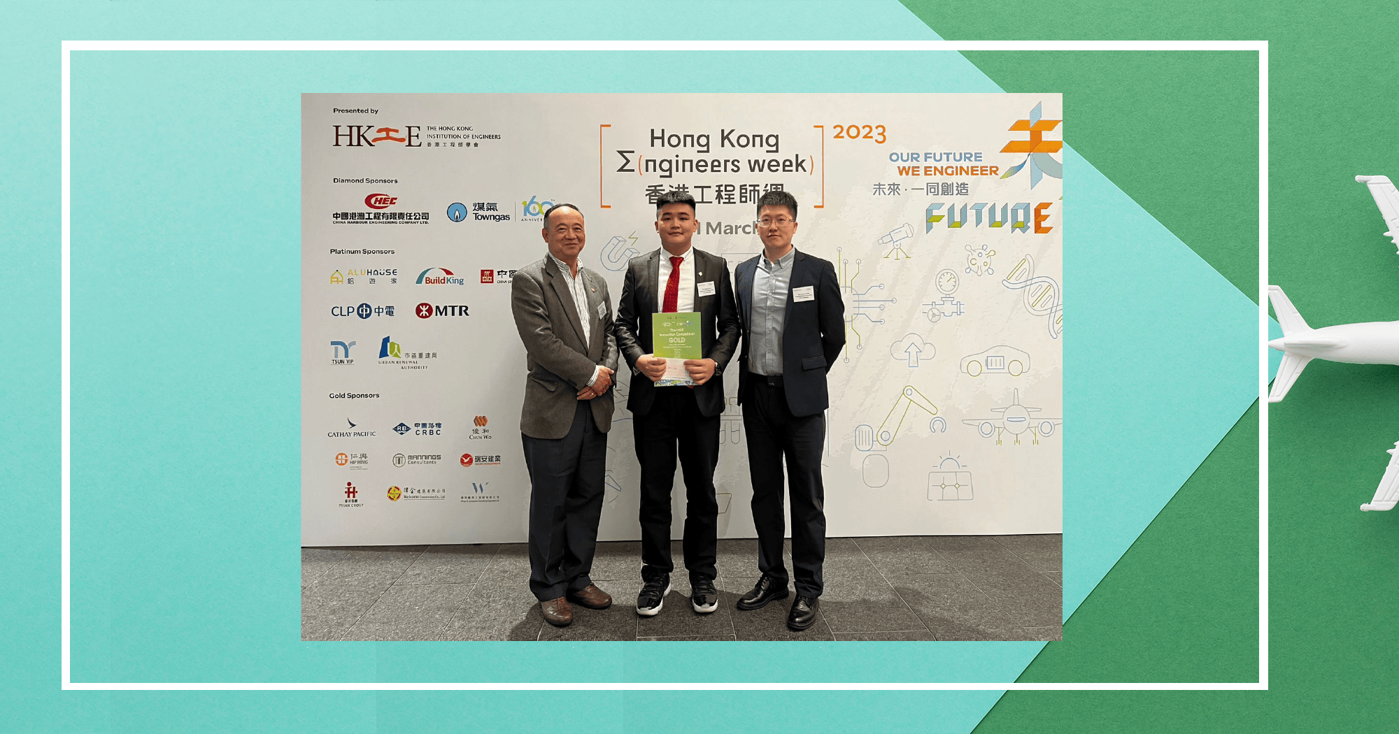 Prof. WEN Chih-Yung (right) and Dr HUANG Hailong (left), the advisor of the project, attended the Award Presentation Ceremony on behalf of the Department to congratulate Mr. CHENG Li.
