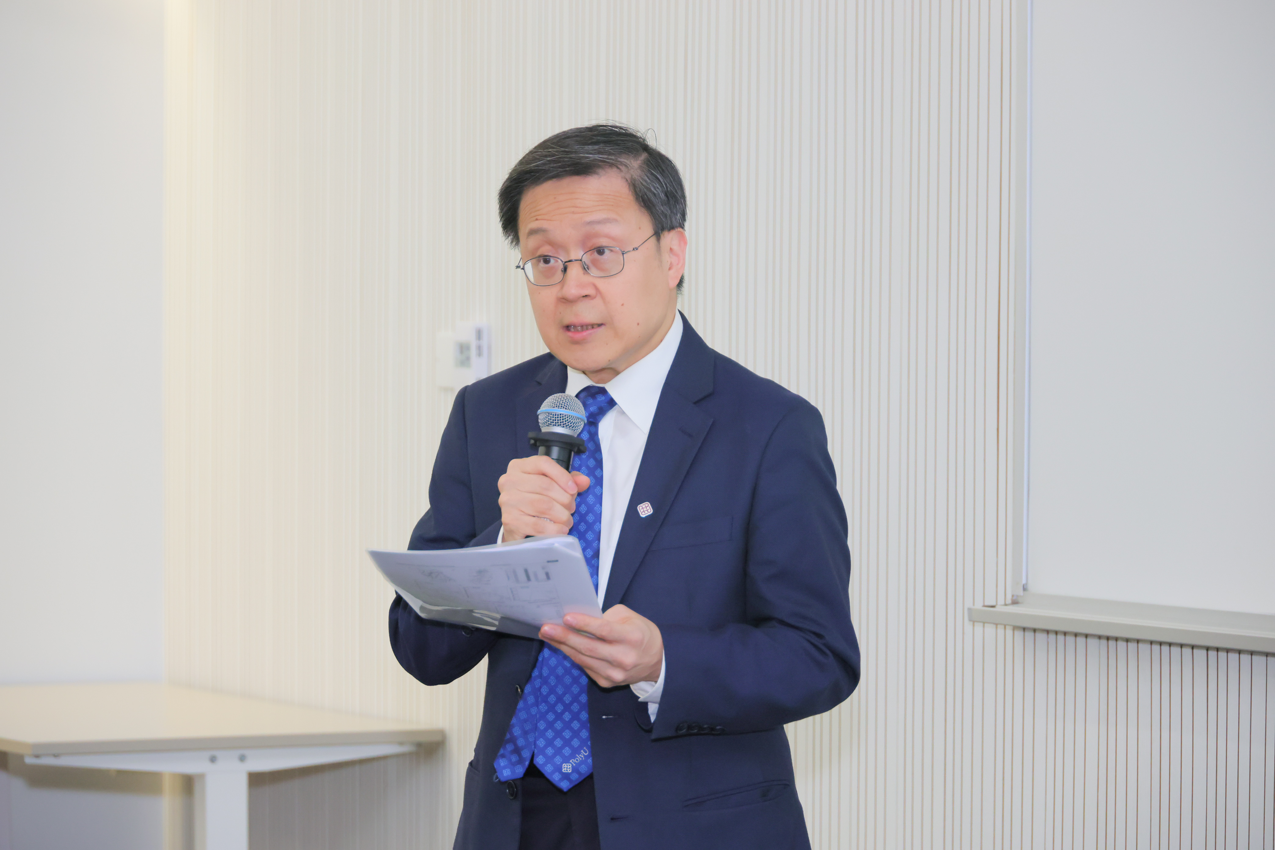 Prof. Wai-yeung Wong, Dean(FS), Chair Professor of Chemical Technology, delivered the opening remarks on behalf of the symposium organizer.