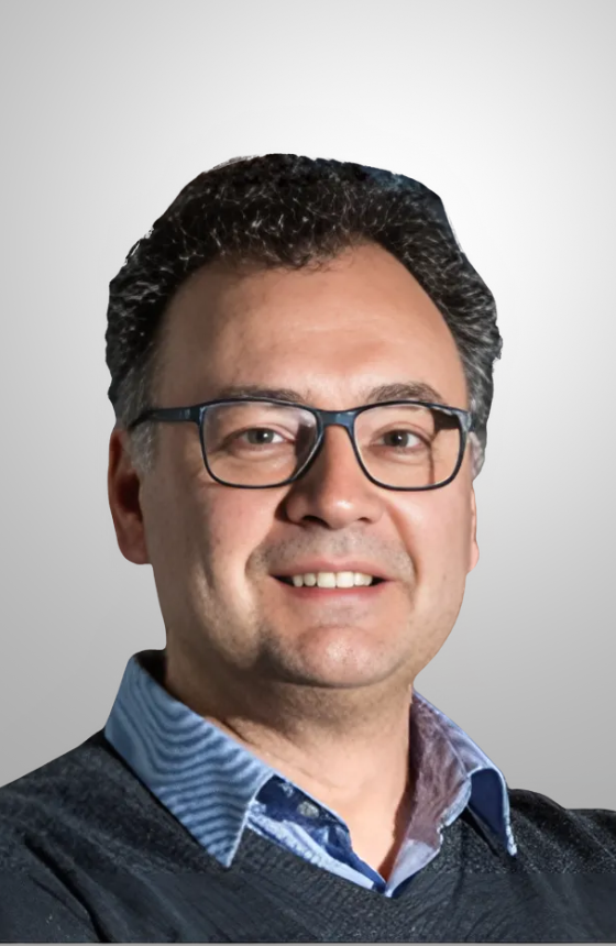 Prof George MALLIARAS 560 x 860