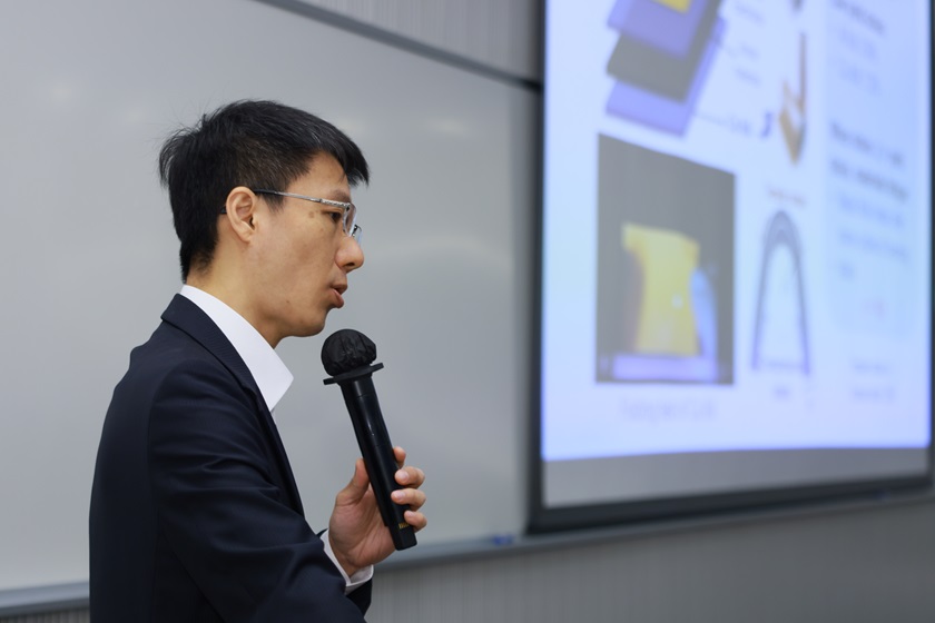 10Prof ZHENG Zijian gave a talk on PAIR Conference