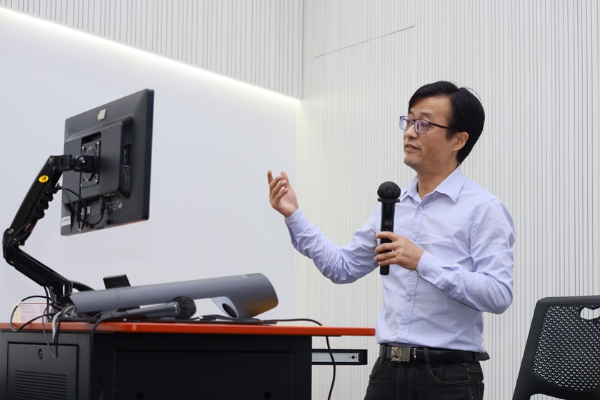 13Prof Wei ZENG gave a talk on PAIR Conference