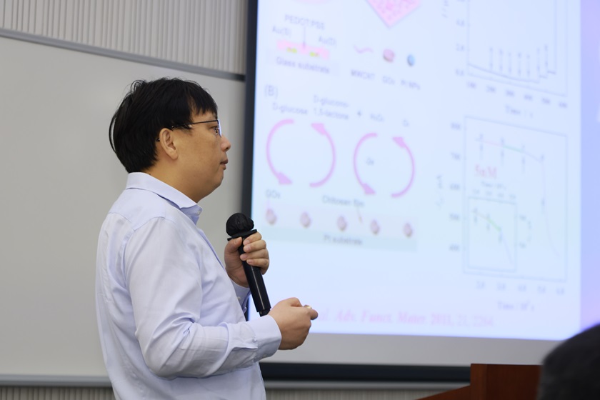 3Prof Feng YAN gave a talk on PAIR conference