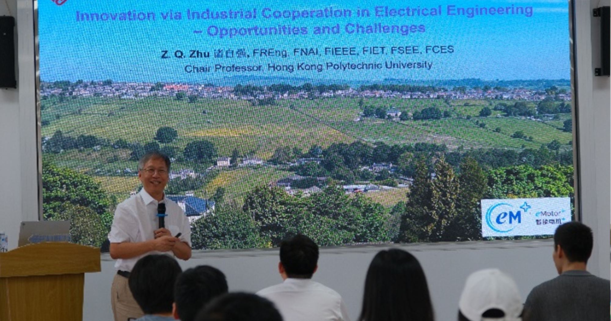Prof. Zhu Zi-Qiang delivered a special lecture, “Innovation via Industry Cooperation in Electrical Engineering - Opportunities and Challenges,” during the COMAC visit. 諸自強教授於交流訪問期間主講專題講座《電機工程產學合作創新——機遇與挑戰》。