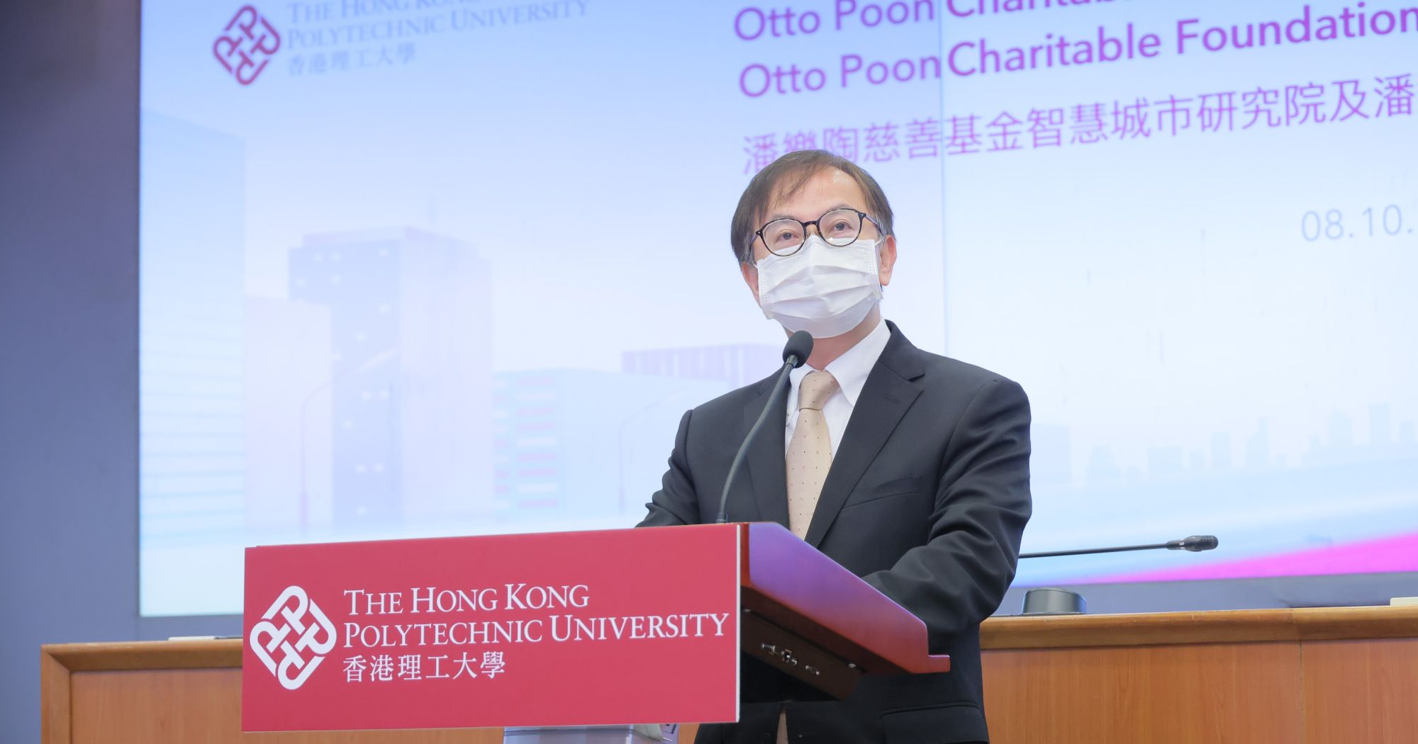 Guest of Honour Dr David Chung Wai Keung, JP, Under Secretary for Innovation and Technology, delivered a speech at the ceremony.
