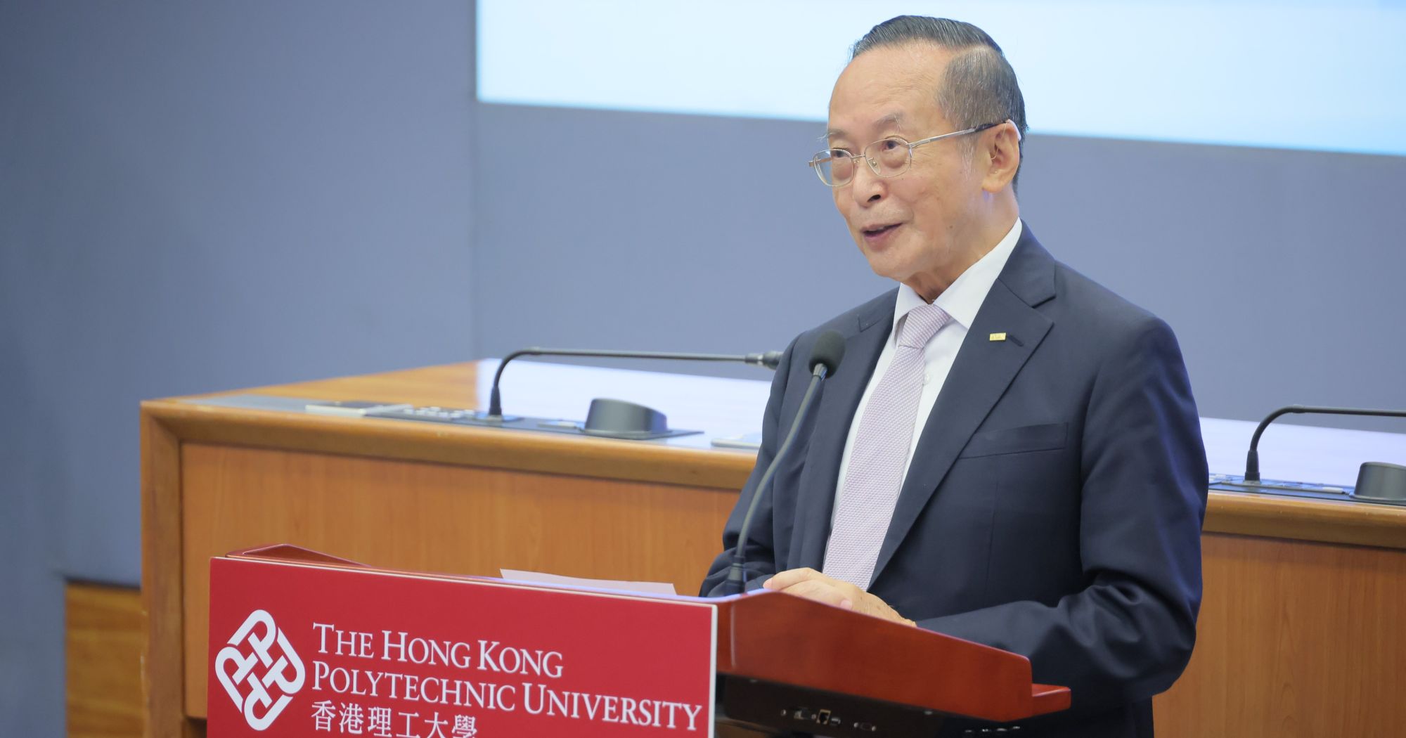 Founder of the Otto Poon Charitable Foundation Ir Dr Otto Poon delivered a speech at the ceremony and affirmed PolyU’s researchers dedicated commitment to advancing the frontiers of technology and knowledge to cope with energy challenges.