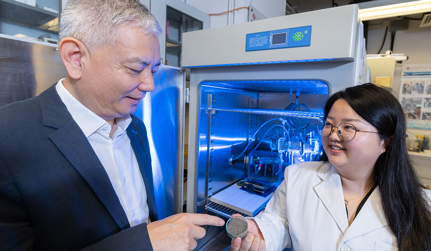 Rising soil nitrous acid emissions driven by climate change