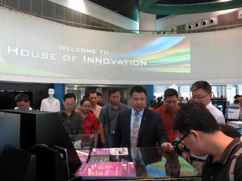 20151118_4_Receiving the delegation led by Guangdong Science and Technology Exchange Center