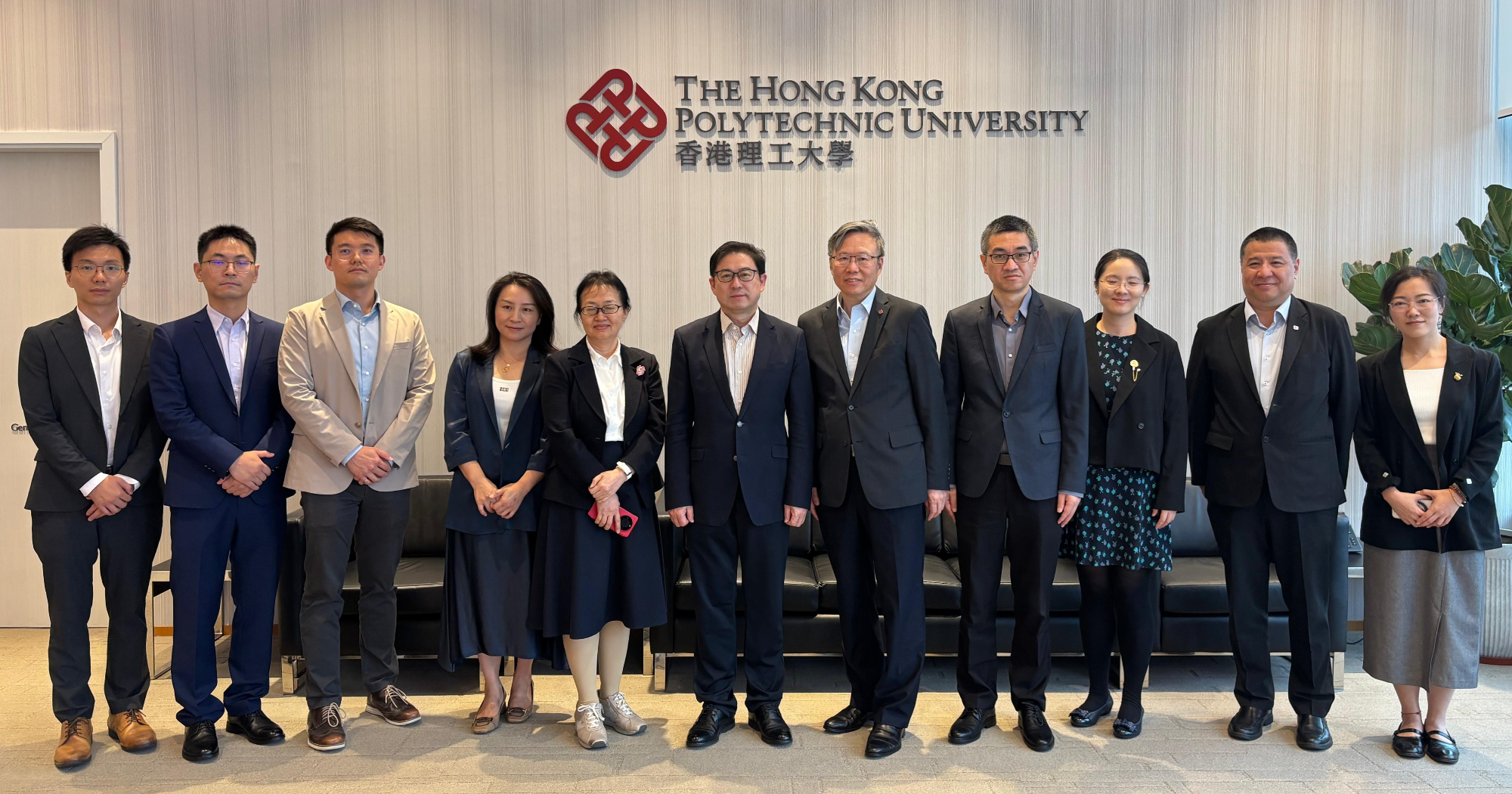 image2000x1050  20251110T094210175