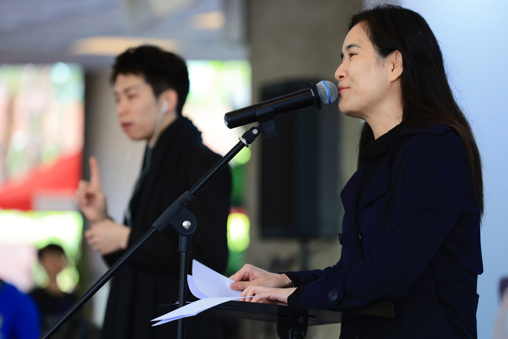 Ms. Jess Shek (right), PolyU graduate sharing her own experience on having inclusion in her workplace