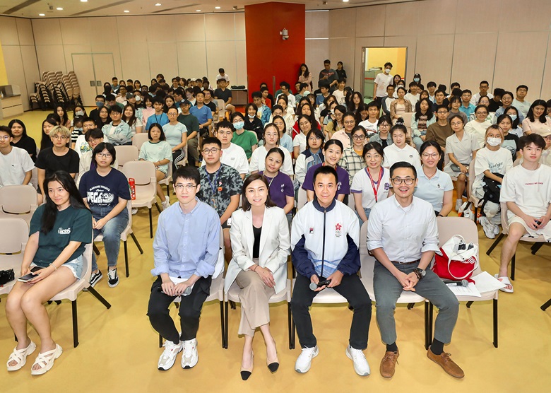 Coach Li Ching shares experiences in Olympics with PolyU students