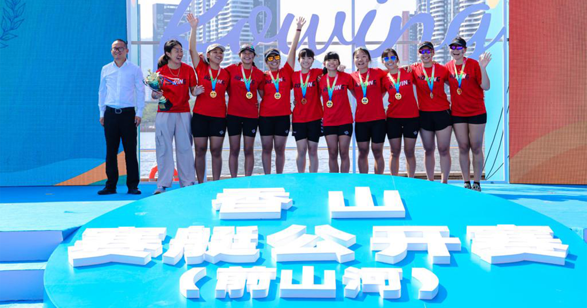 Rowing Club topping Womens Eight 1