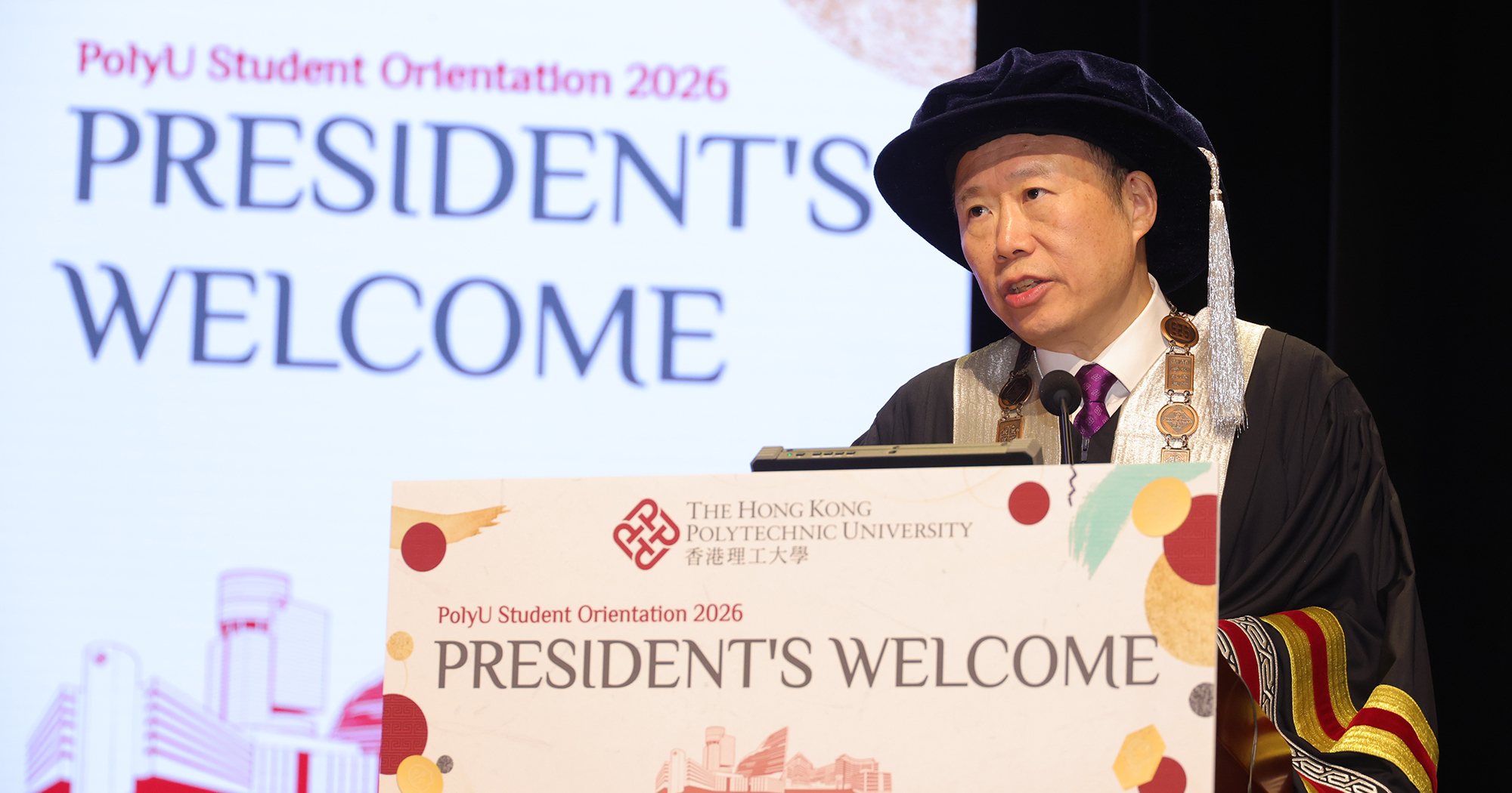 Prof. Jin-Guang Teng welcomed freshmen to the PolyU family and introduced the University’s rich history and vision, as well as its mission to nurture socially responsible professionals and leaders with a strong sense of national pride and a global perspective.