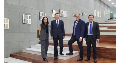 Group photo at SNU library